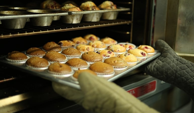 Jacobs-Kaffeemaschine im Bäckerei-Café