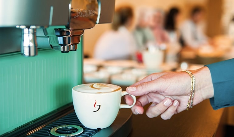 Jacobs-Kaffeemaschine im Café einer Pflegeeinrichtung