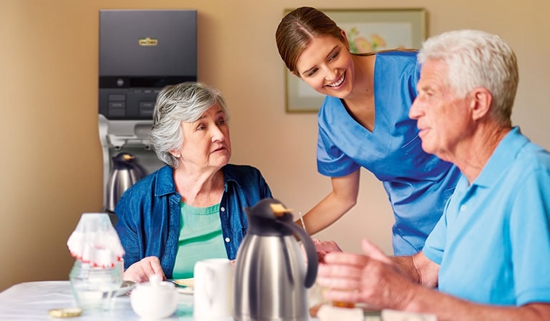 Jacobs-Kaffeemaschine in Wohngruppenküche einer Pflegeeinrichtung